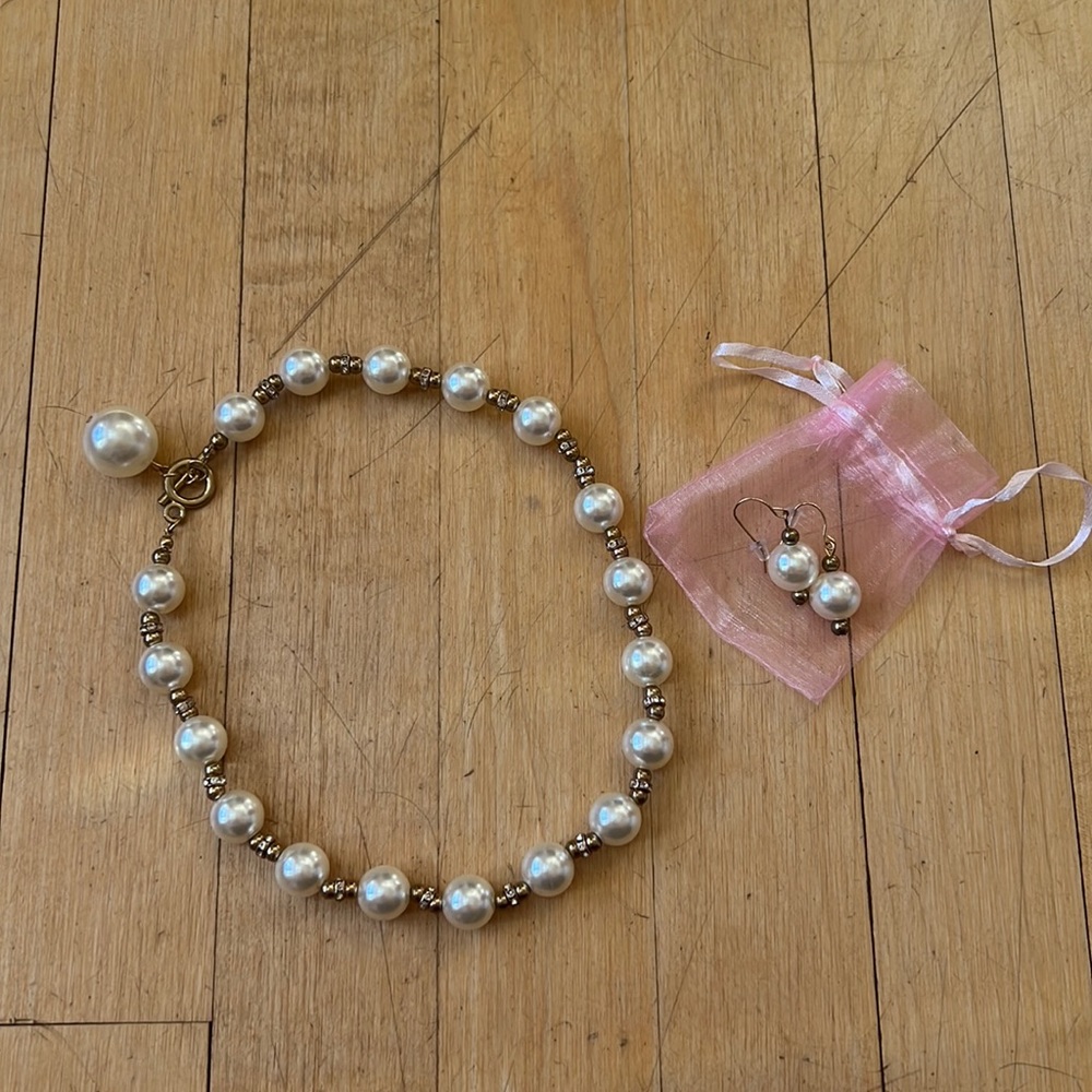 Faux pearl necklace and matching earrings